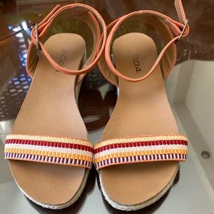 Sandals sz 8 (size not indicated)